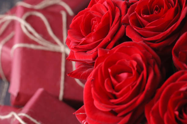istock Bouquet of red roses in a box for present 942154960