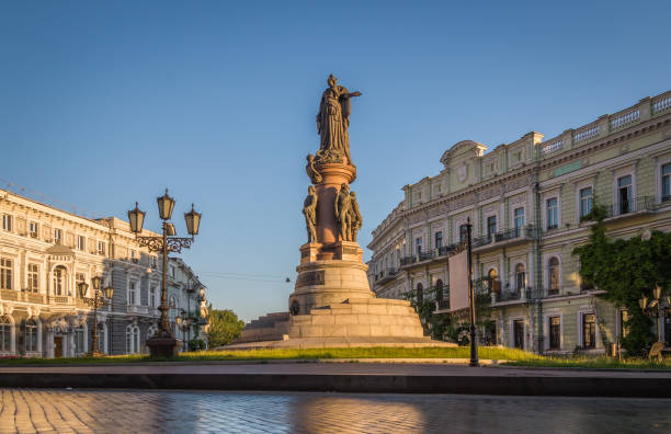 памятник основателям одесского города украины - katherine стоковые фото и изображения