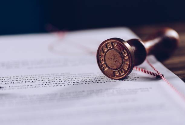 notar tinte stempel auf signierte dokument. - notary public stock-fotos und bilder