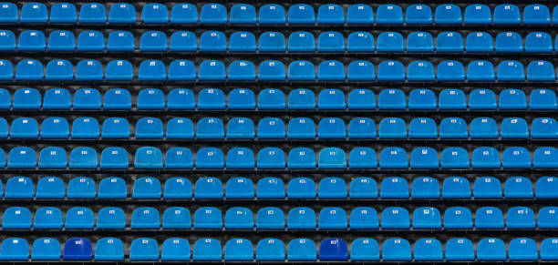 posti a sedere allo stadio - stadium bleachers seat empty foto e immagini stock