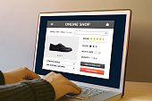 online-shop-konzept-auf-laptop-computer-bildschirm-auf-holztisch.jpg?b=1&s=170x170&k=20&c=bFQ_8Jv71SeiOuTAZ5PbukCMCalooWFz_lZ8PYaPf8M=