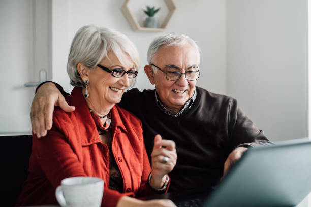istock Senior couple sitting and looking at computer 942189172
