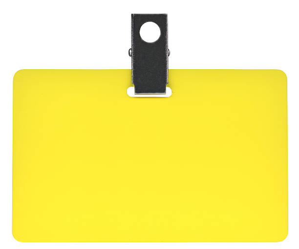 crachá amarela, isolada no fundo branco, traçado de recorte - badge security system security security pass - fotografias e filmes do acervo