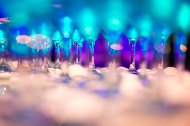 cocktail champagne glasses blurred abstract background - martini cocktail christmas blue imagens e fotografias de stock