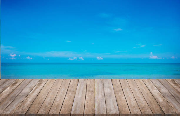 istock sea and wooden platform 942199662