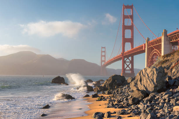 golden gate bridge seen from san francisco beach, california. - golden gate bridge panoramic california scenics imagens e fotografias de stock