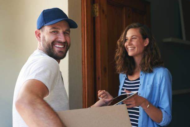 istock Another delivery handed over to a satisfied customer 942207020
