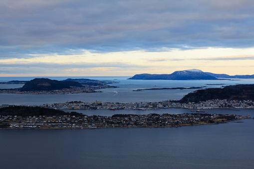 Alesund Berge Panorama Luftaufnahme Von Sula In Norwegen Stockfoto und