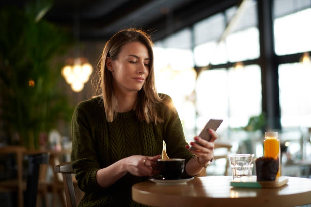 istock Woman in coffee shop 942220772
