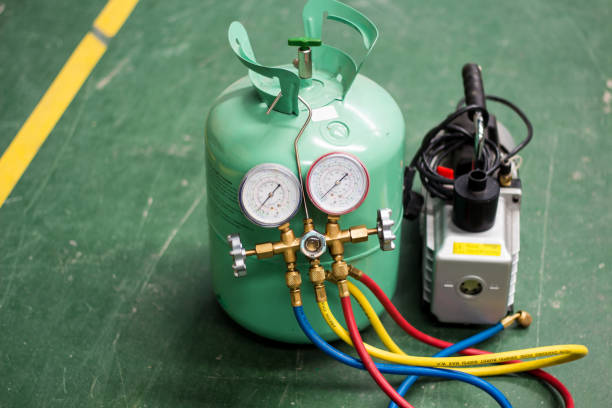 istock The manifold gauge for air condition service. 942221076