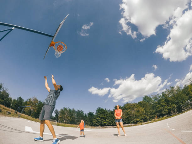 istock Family playing basketball 942282374