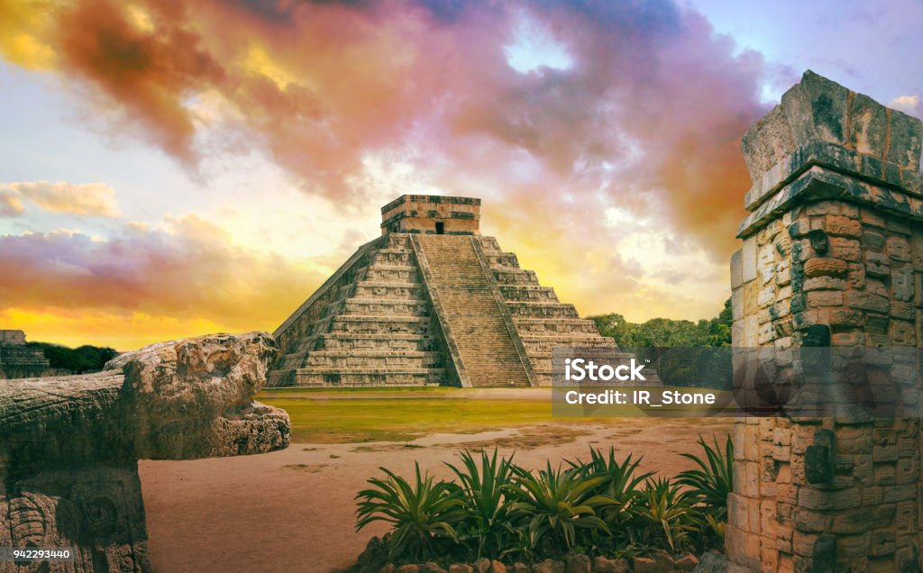 Mexico, Chichen Itza, Yucatán. Sunset. Mayan pyramid of Kukulcan The Castle Mexico, Chichen Itza, Yucatan. Mayan pyramid of Kukulcan El Castillo Chichen Itza Stock Photo