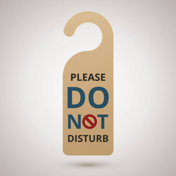 방해 하지 마십시오. 골 판지 문 걸이, 벡터 일러스트 레이 션 - do not disturb sign stock illustrations