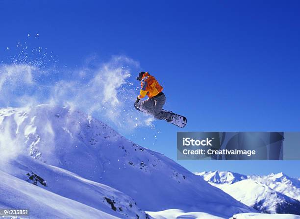Snowboardjump Stockfoto und mehr Bilder von Snowboardfahren - Snowboardfahren, Snowboard, Hochspringen