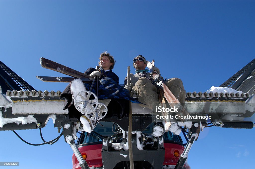 Человек & женщина, Старый стиль - Стоковые фото Telemark Skiing роялти-фри