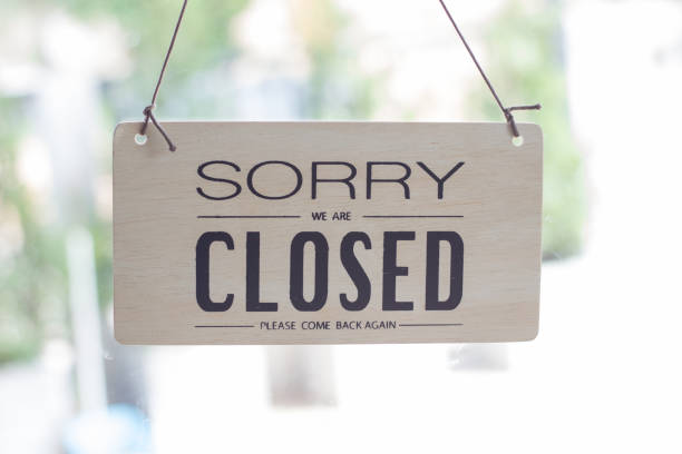 A sign hanging off Coffee shop door,Close sign blur background,Label word close A sign hanging off Coffee shop door,Close sign blur background,Label word close closed sign stock pictures, royalty-free photos & images