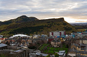 holyrood-park-und-arthurs-seat-in-edinburgh.jpg?b=1&s=170x170&k=20&c=uOO2fmXO8pCFSREecYr7jnunMdMszJRkGzFeOMxSWwM=