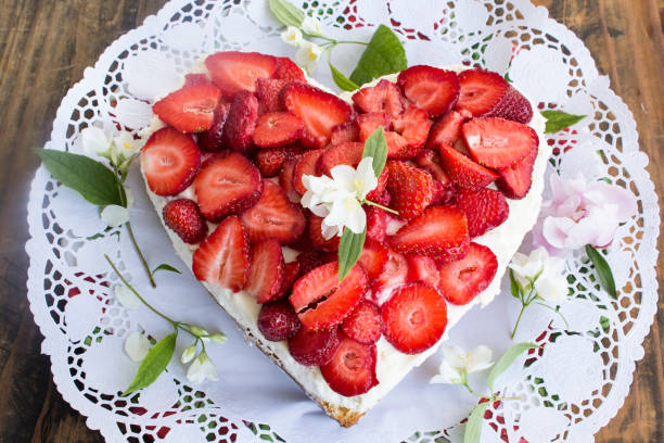 istock Heart Cheesecake with Strawberries 942413958