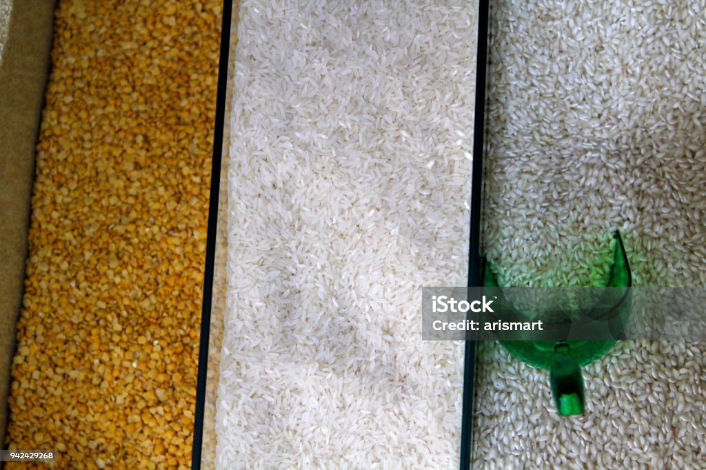 Semillas de maíz y arroz - Foto de stock de 2015 libre de derechos