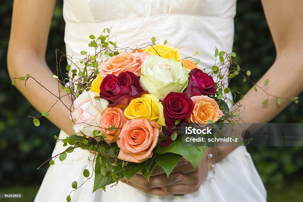Mariée avec bouquet de mariage - Photo de Blanc libre de droits