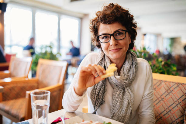 istock Woman having lunch at a restaurant 942439904