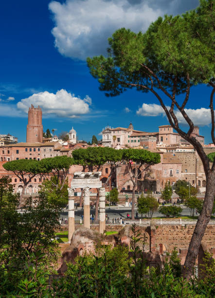 fóruns imperiais em roma - caesar emperor rome stone - fotografias e filmes do acervo