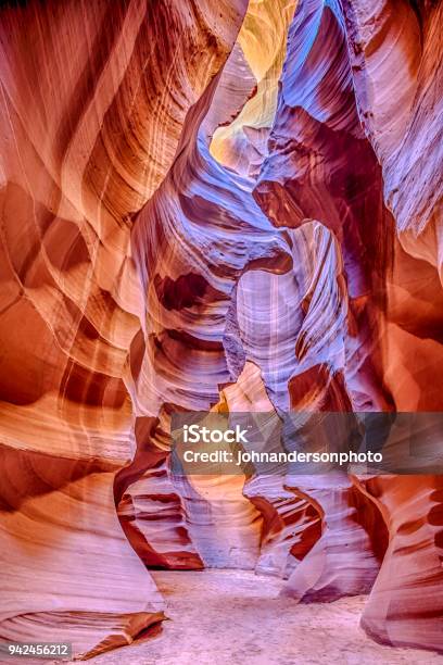 Antelope Canyonarizona - Fotografie stock e altre immagini di Antelope Canyon - Antelope Canyon, Arenaria - Roccia sedimentaria, Arizona