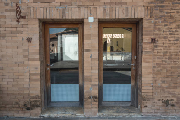 istock Outside old toilet with red brick , reflection door and signage 942460138