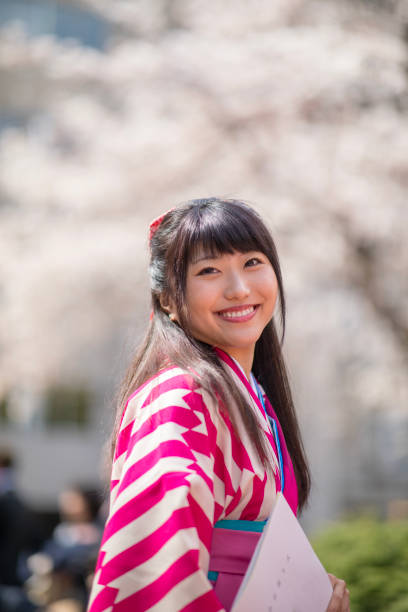istock Young woman in hakama at graduation ceremony 942466442