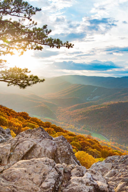 blue ridge sonnenuntergang - blue ridge mountains fotos stock-fotos und bilder