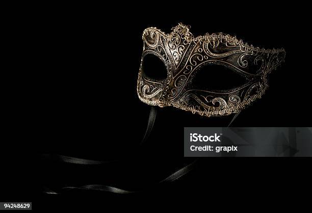 カーニバルマスクで分離されたブラックのストライプ - お面のストックフォトや画像を多数ご用意 - お面, 仮面舞踏会のマスク, 金色