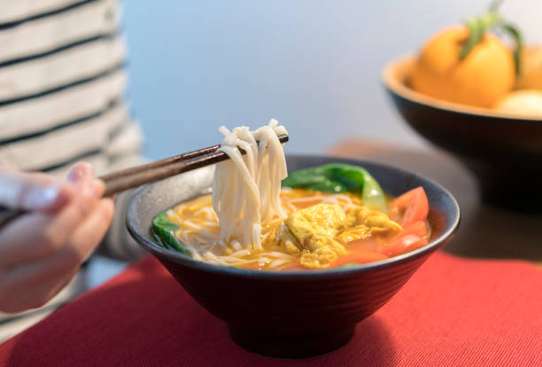istock Chinese tomato and egg noodles 942502600