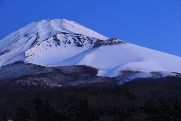 istock The highest mountain in Japan 