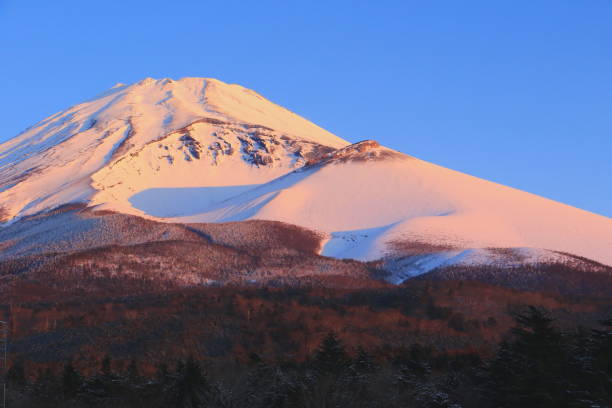 istock The highest mountain in Japan 