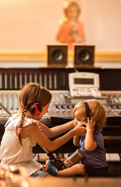 istock Let me help you with that headphones! 942511660