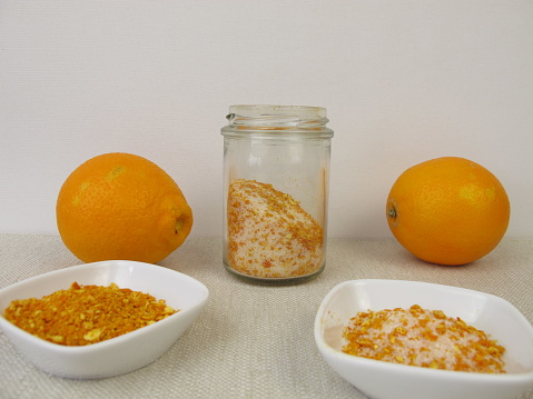 Orange sugar from dried sweet orange peel and sugar - Orangenzucker aus getrockneten Orangenschalen und Zucker