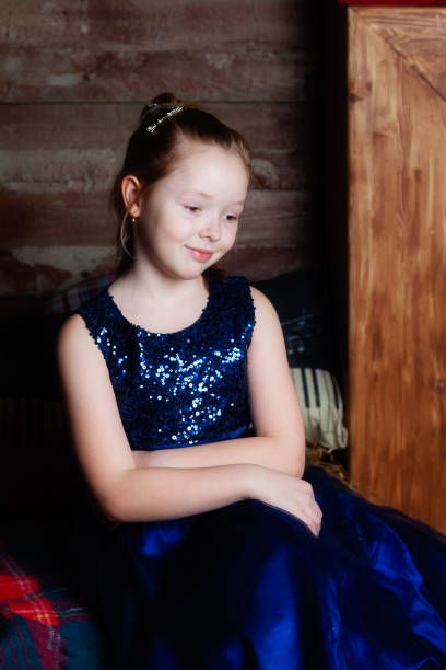 istock The girl sits in the room 942525698