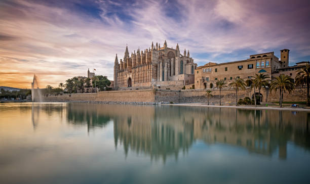 istock Sunset at the Cathedral La Seu in Palma de Mallorca 942595734