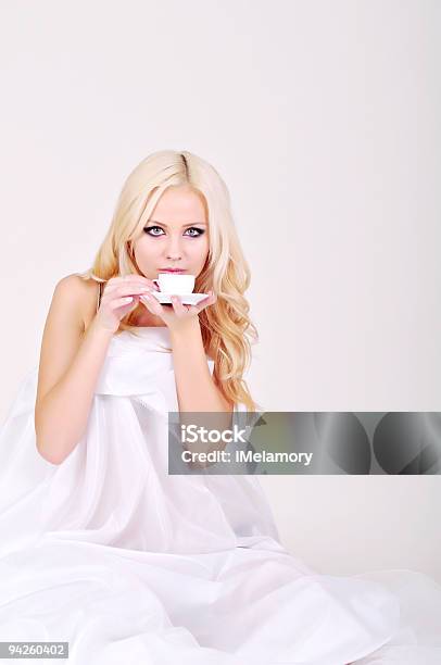 Foto de Café Na Cama e mais fotos de stock de Acordar - Acordar, Adulto, Almoço