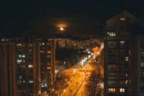 istock Full moon above the city 942606896