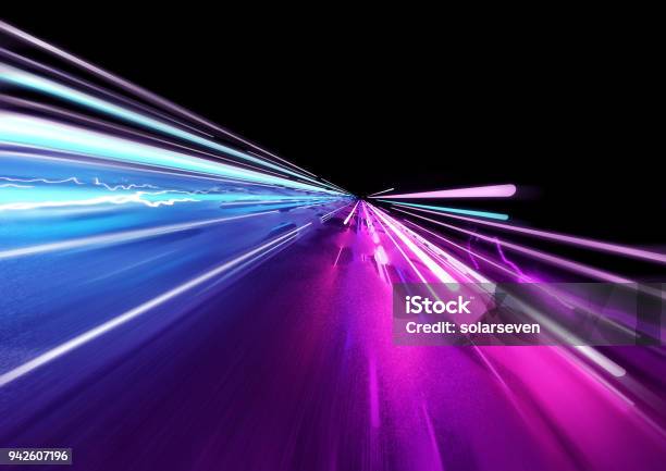 Luci D Trainato Super Veloci - Fotografie stock e altre immagini di Velocità - Velocità, Movimento, Automobile