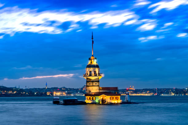 istock Maiden's Tower on Istanbul Bosphorus at Sunset 942608232