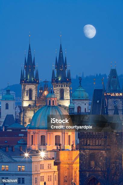 Photo libre de droit de Prague République Tchèque banque d'images et plus d'images libres de droit de Prague - Prague, Pleine lune, Architecture