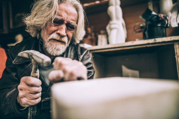 istock Senior Stonecutter working indoors 942615152