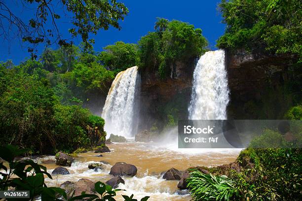 Tropische Zwei Wasserfall Stockfoto und mehr Bilder von Baum - Baum, Berg, Bildkomposition und Technik