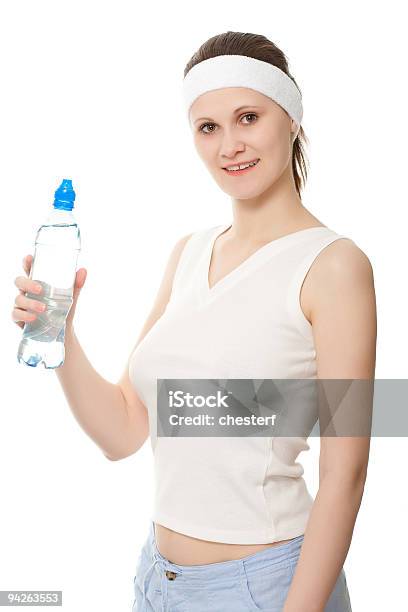 Foto de Mulher Segurando Uma Garrafa De Água Pura e mais fotos de stock de Adulto - Adulto, Azul, Beber
