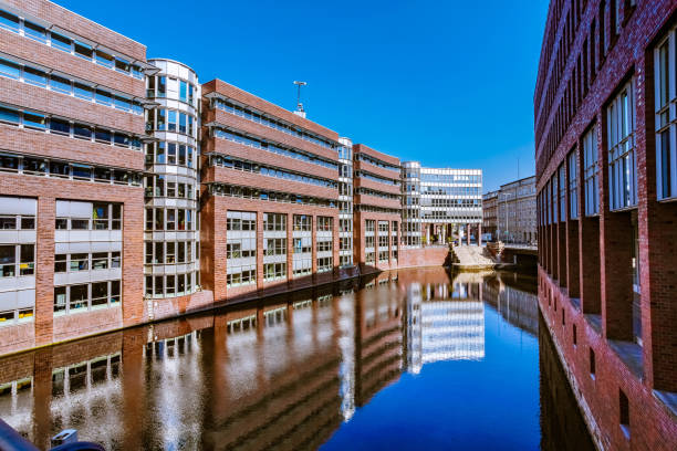 istock Hamburg / modern architecture  / Herrengrabenfleet 942643122
