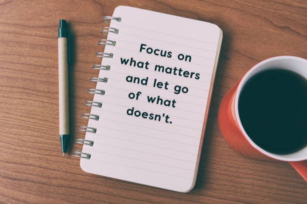 istock Inspirational quote on notepad - focus on what matters and let go of what doesn't. 942646086