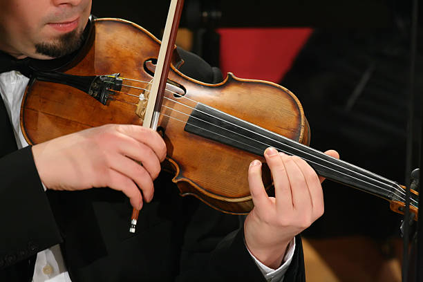 violine-spieler - concertmaster stock-fotos und bilder