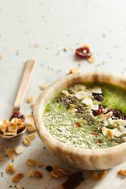 istock Green smoothie bowl / Healthy breakfast concept 942681848